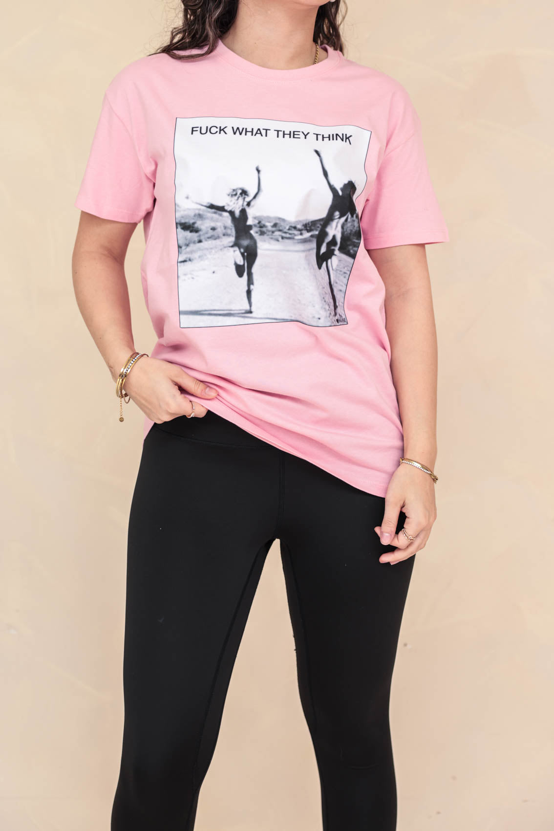 Rävke Tee Pink, Fuck what they think