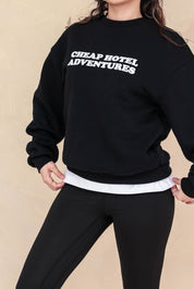 Rävke oversized sweat black - Cheap hotel adventures