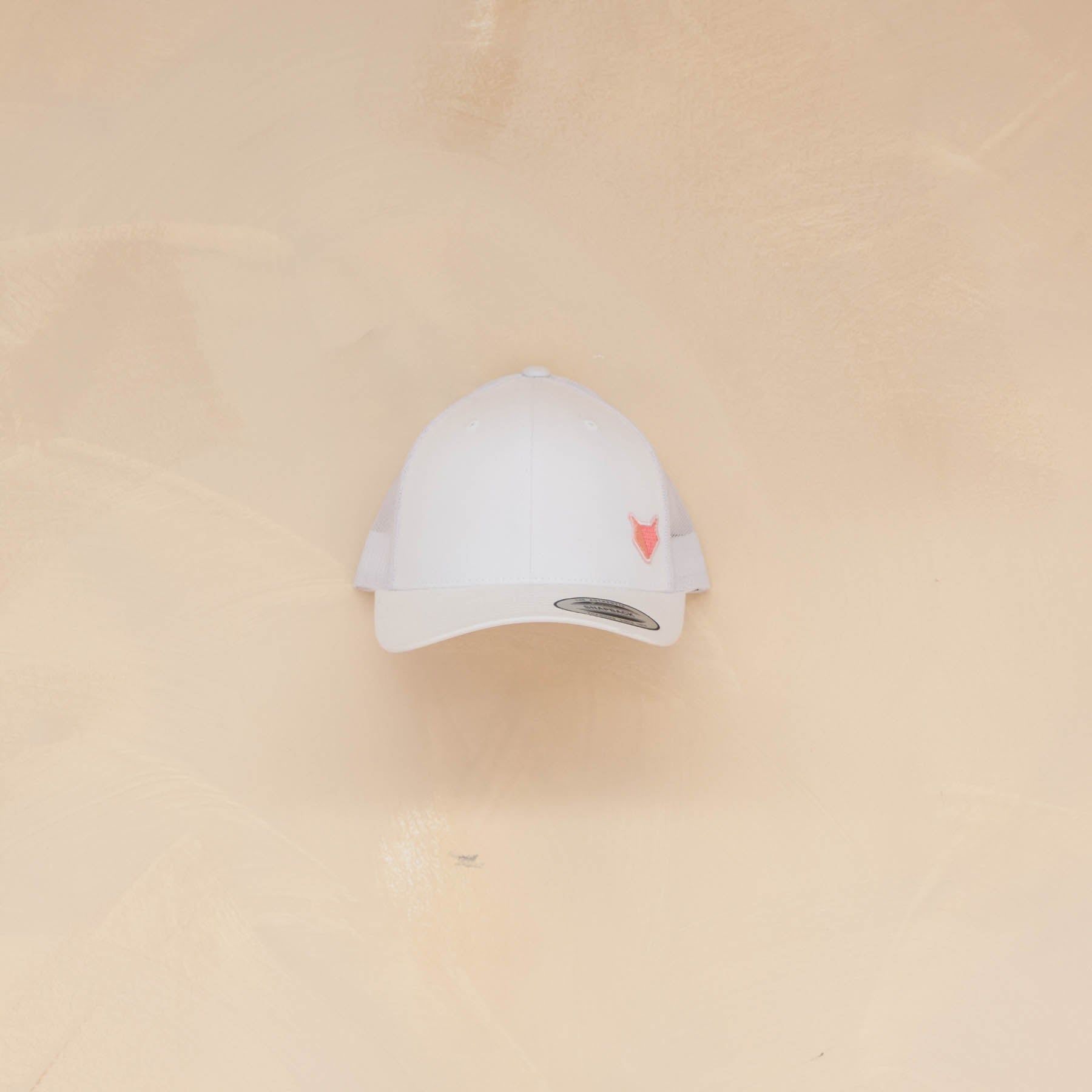 Trucker Cap White pink logo