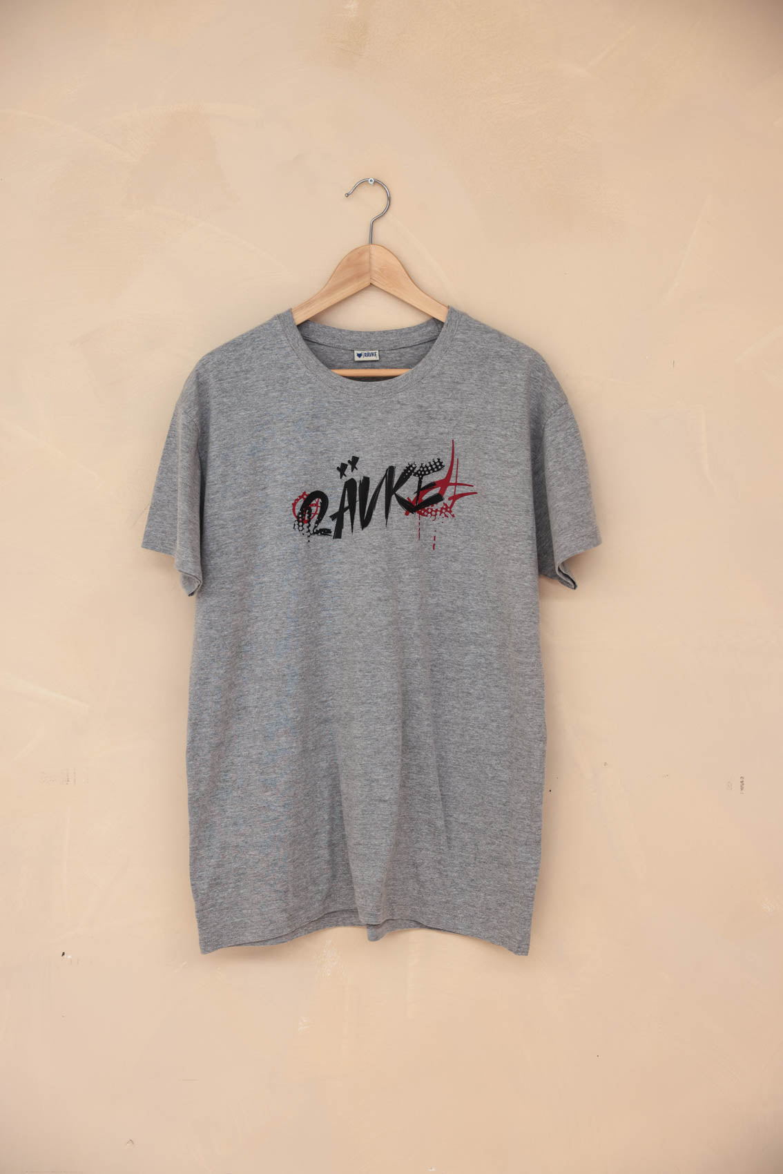Rävke Tee Sports Grey, Ravke graphic