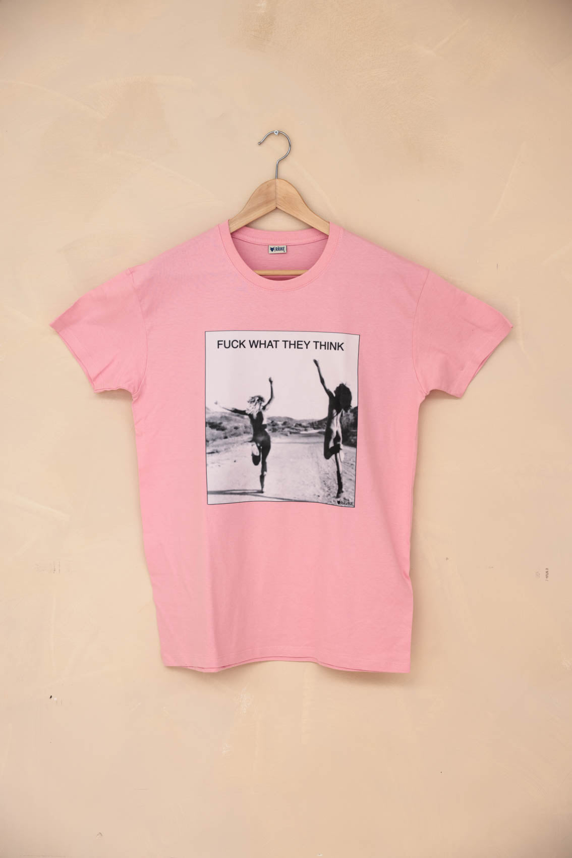 Rävke Tee Pink, Fuck what they think