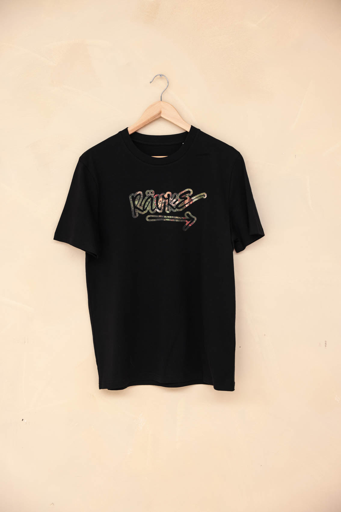 Rävke logo Tee Black, Written logo