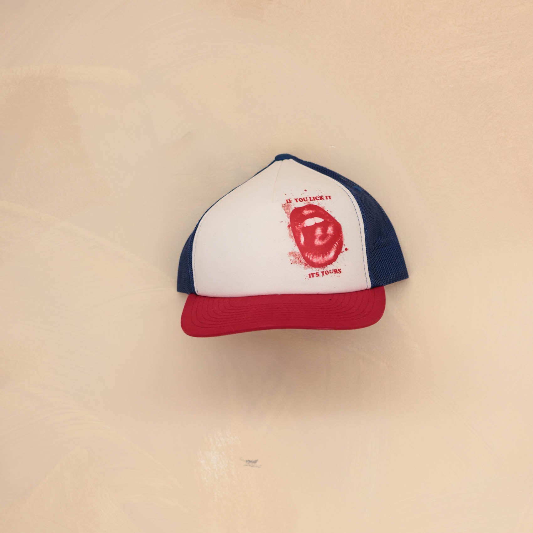 Trucker Cap Rood wit blauw, if you lick it...