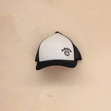 Trucker Cap Black/white, mouth with pill