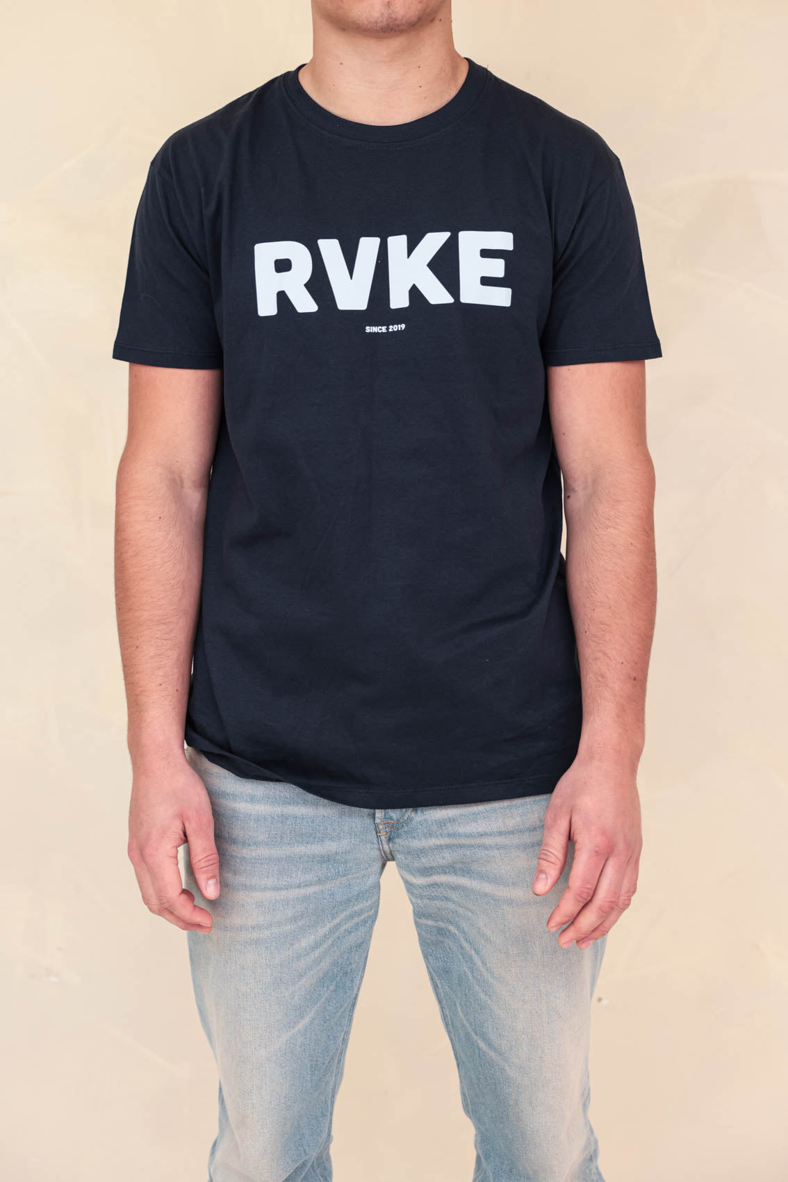 Rävke Tee Navy, Rvke graphic