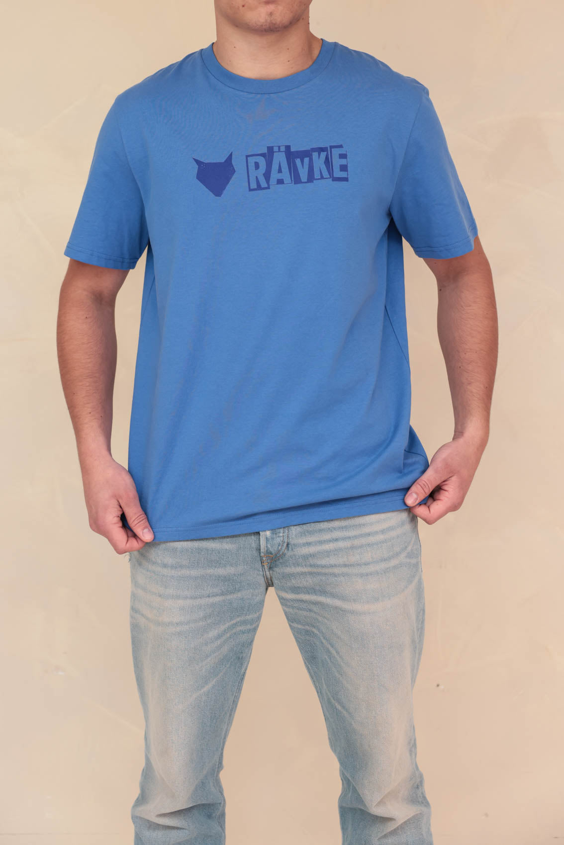 Rävke Tee light blue, logo