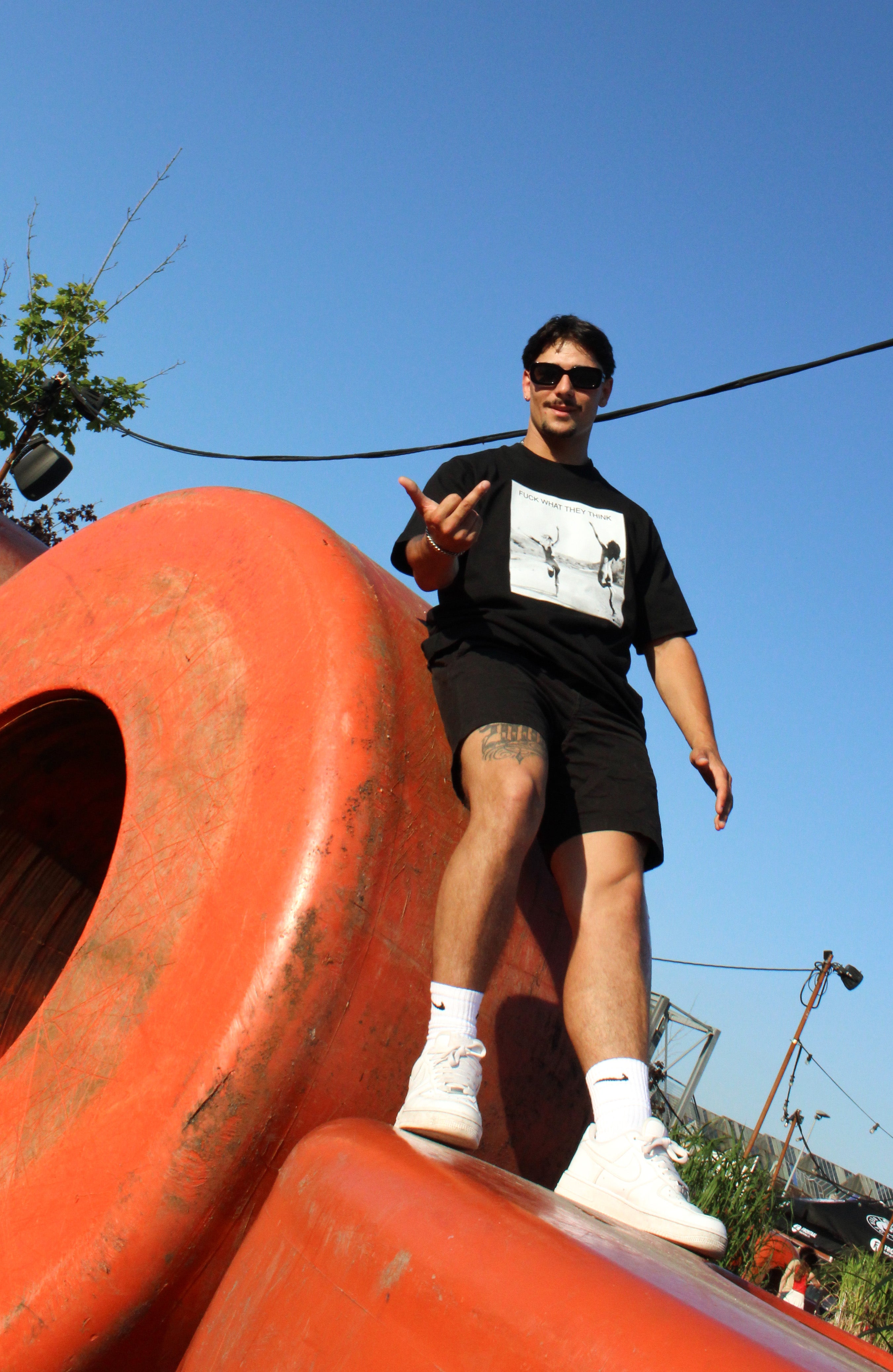 Rävke Tee Black, Fuck what they think