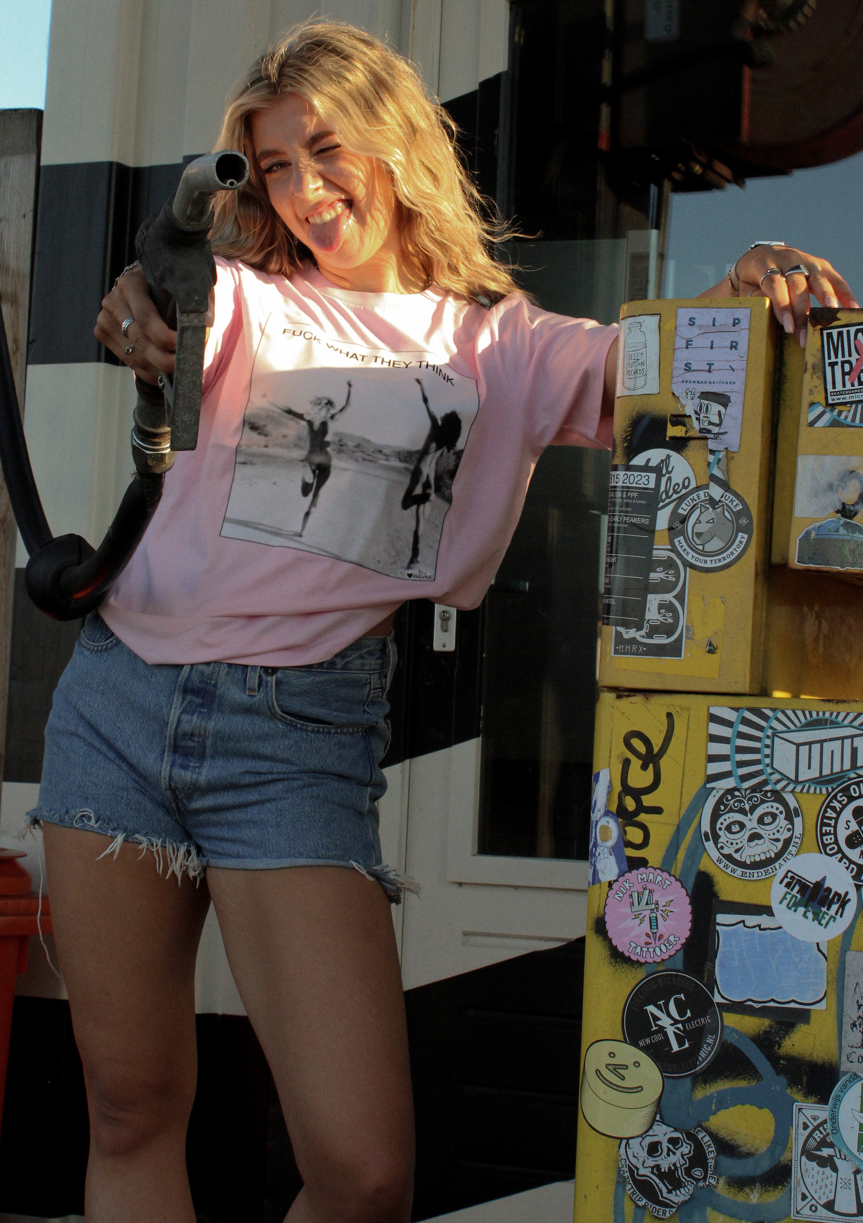 Rävke Tee Pink, Fuck what they think